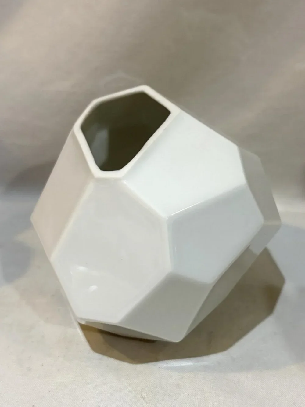 Koray Ozgen White Porcelain Astéroïde Multi-Positional Vase